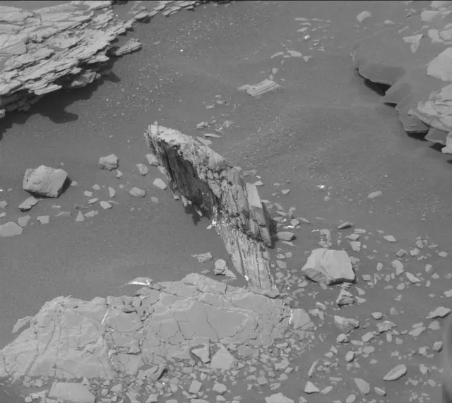 Sol 2841: Mast Camera (Mastcam)