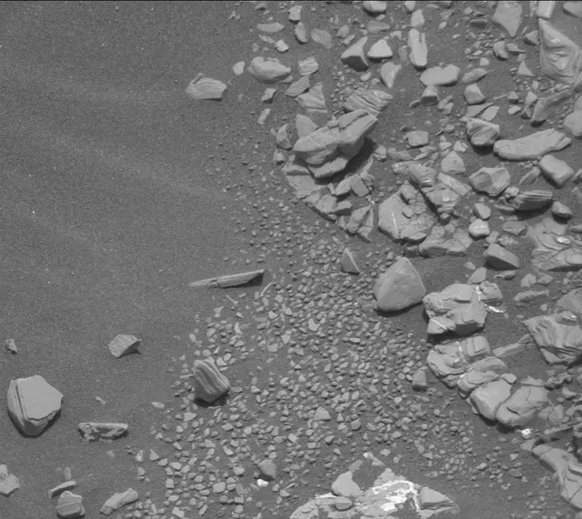 Sol 2850: Mast Camera (Mastcam)
