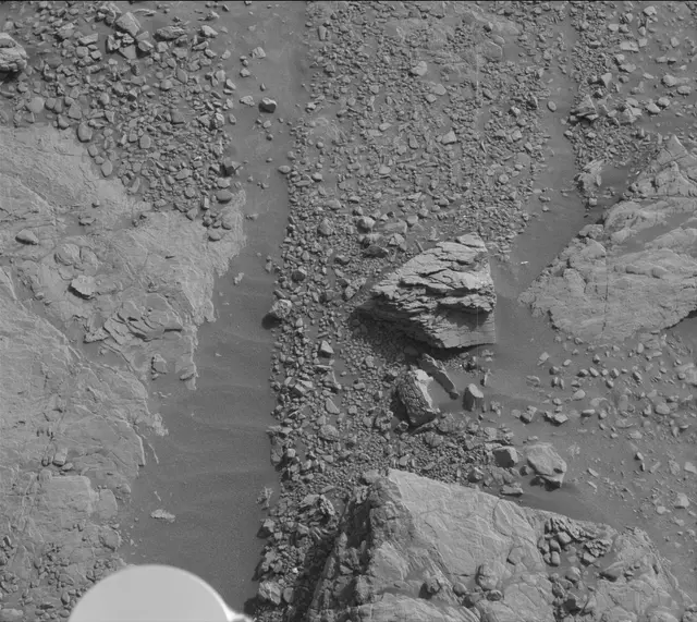 Sol 2946: Mast Camera (Mastcam)