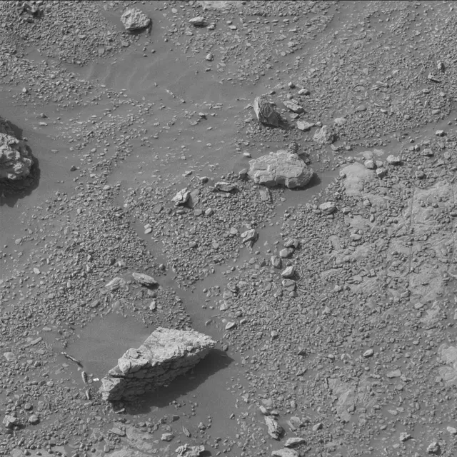 Sol 2947: Mast Camera (Mastcam)
