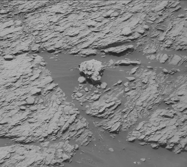 Sol 2950: Mast Camera (Mastcam)