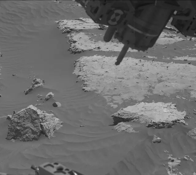 Sol 3060: Mast Camera (Mastcam)