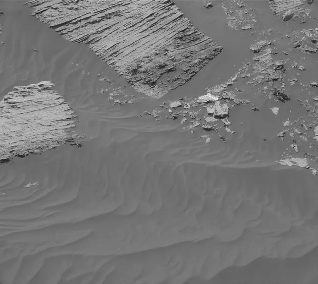 Sol 3060: Mast Camera (Mastcam)