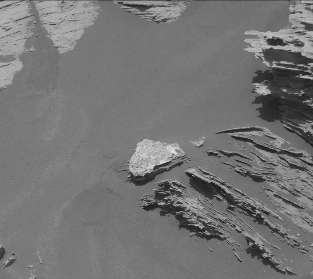 Sol 3074: Mast Camera (Mastcam)