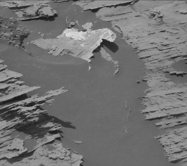 Sol 3074: Mast Camera (Mastcam)