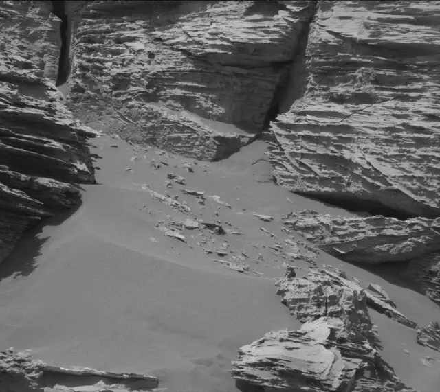 Sol 3079: Mast Camera (Mastcam)