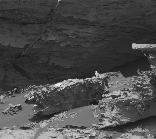 Sol 3081: Mast Camera (Mastcam)