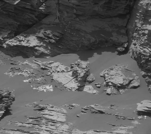 Sol 3081: Mast Camera (Mastcam)