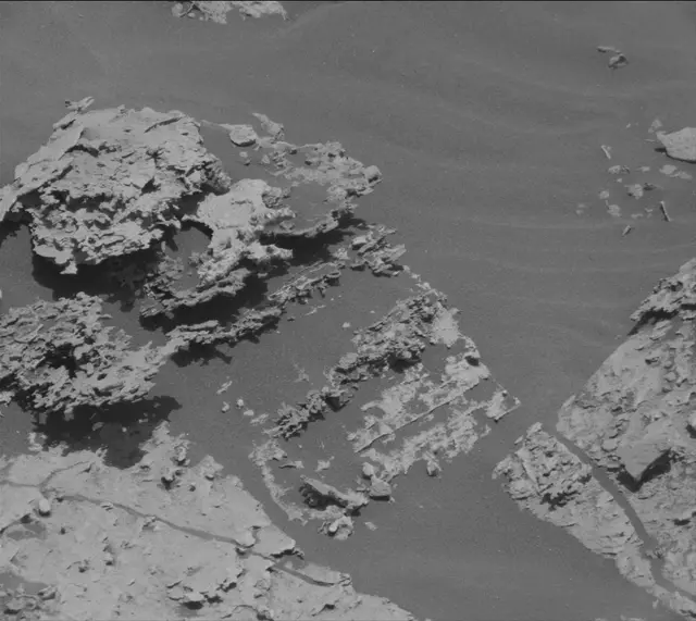 Sol 3085: Mast Camera (Mastcam)