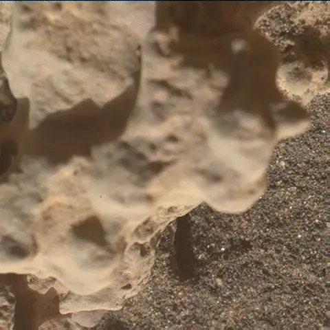 Sol 3146: Mars Hand Lens Imager (MAHLI)