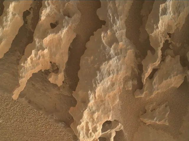 Sol 3642: Mars Hand Lens Imager (MAHLI)