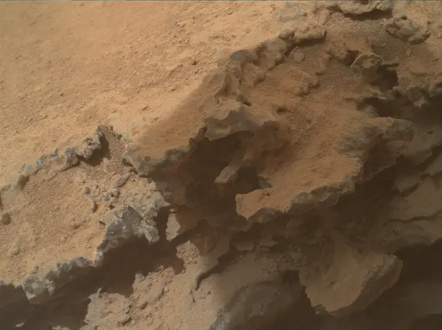 Sol 3645: Mars Hand Lens Imager (MAHLI)