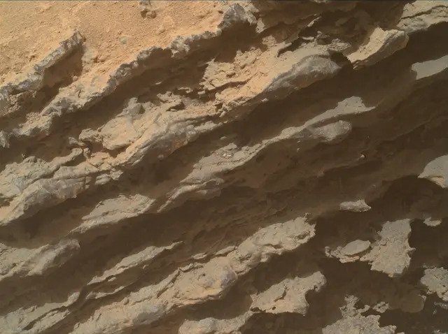 Sol 3645: Mars Hand Lens Imager (MAHLI)