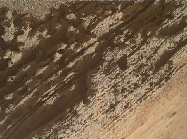 Sol 3689: Mars Hand Lens Imager (MAHLI)