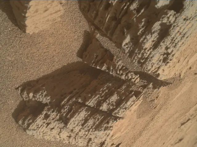 Sol 3689: Mars Hand Lens Imager (MAHLI)