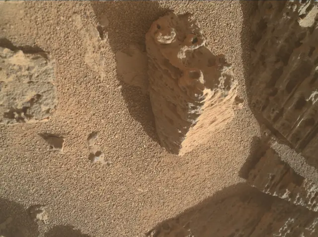 Sol 3689: Mars Hand Lens Imager (MAHLI)