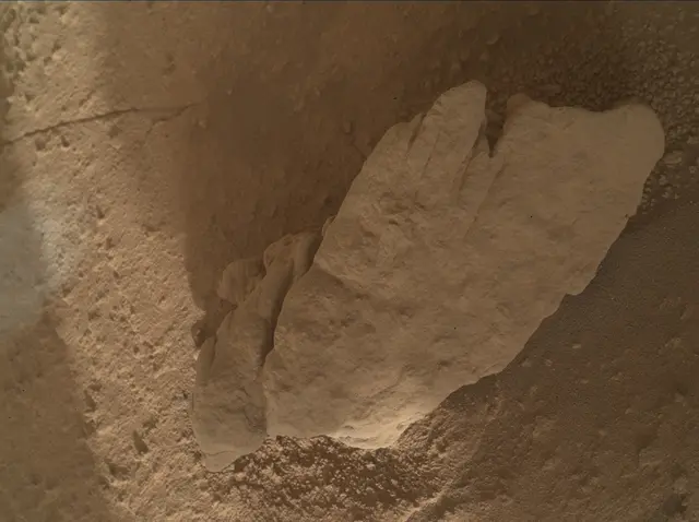 Sol 3859: Mars Hand Lens Imager (MAHLI)