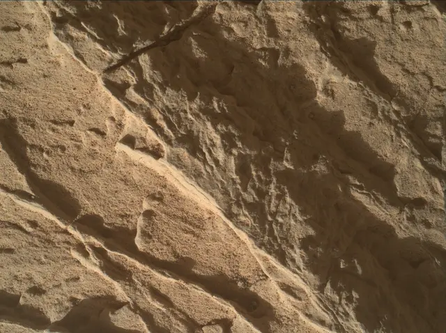 Sol 3908: Mars Hand Lens Imager (MAHLI)