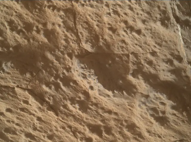 Sol 3937: Mars Hand Lens Imager (MAHLI)