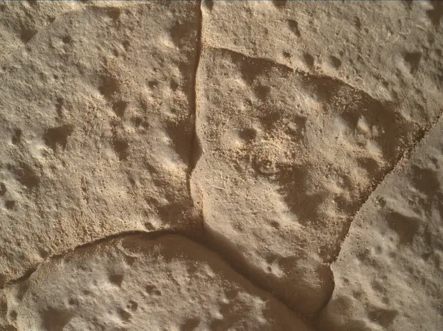 Sol 3937: Mars Hand Lens Imager (MAHLI)