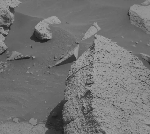 Sol 3946: Mast Camera (Mastcam)