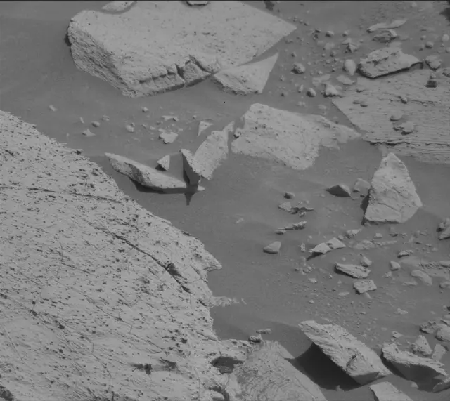 Sol 3946: Mast Camera (Mastcam)