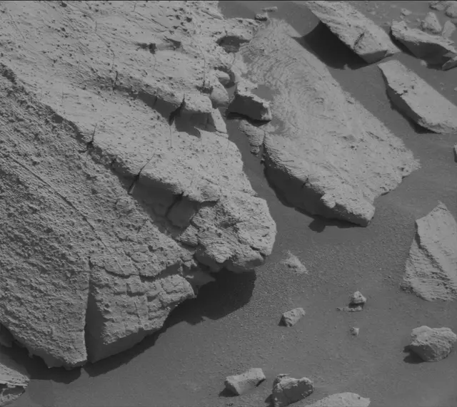 Sol 3946: Mast Camera (Mastcam)