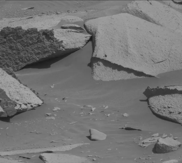 Sol 3946: Mast Camera (Mastcam)
