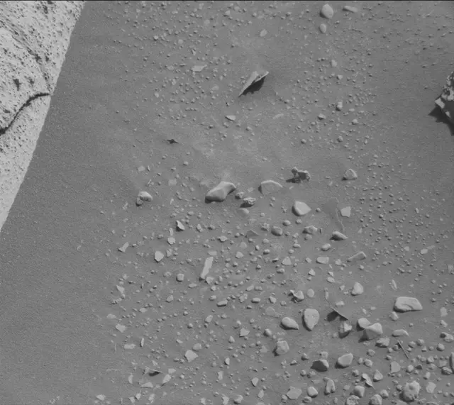 Sol 3948: Mast Camera (Mastcam)
