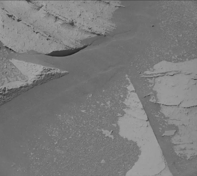 Sol 3951: Mast Camera (Mastcam)