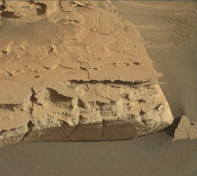 Sol 3962: Mast Camera (Mastcam)