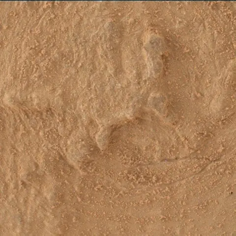 Sol 4070: Mars Hand Lens Imager (MAHLI)