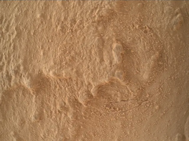Sol 4070: Mars Hand Lens Imager (MAHLI)