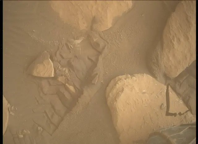Sol 4071: Mars Descent Imager (MARDI)