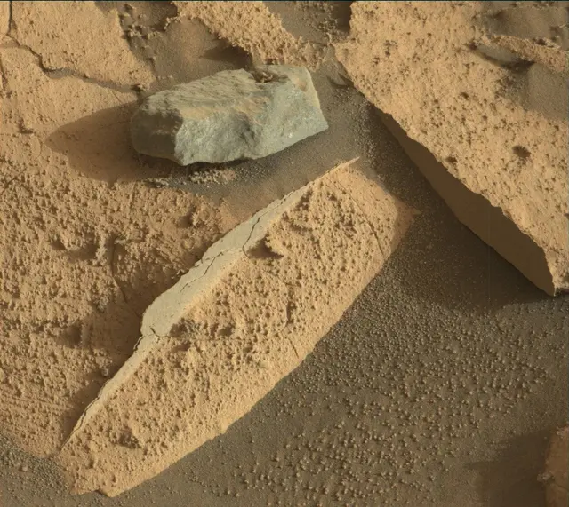 Sol 4076: Mast Camera (Mastcam)