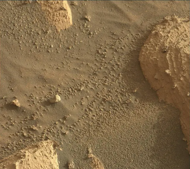 Sol 4076: Mast Camera (Mastcam)