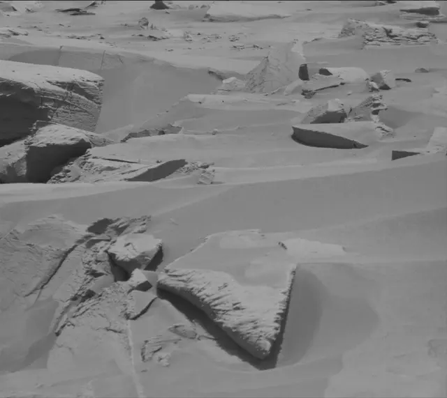 Sol 4084: Mast Camera (Mastcam)