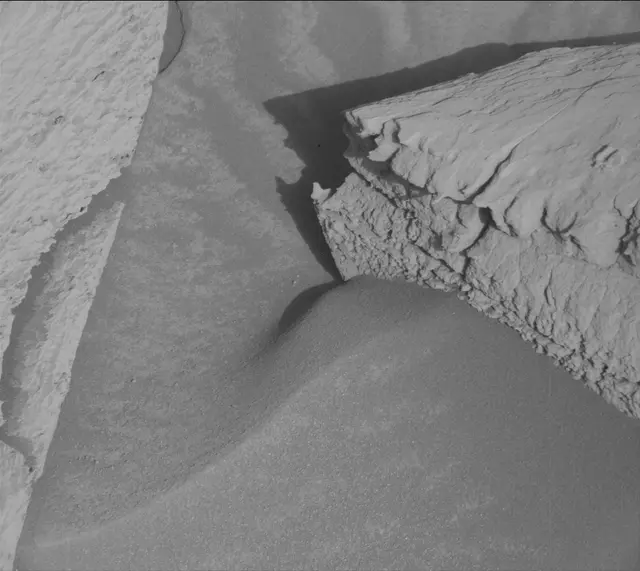 Sol 4084: Mast Camera (Mastcam)
