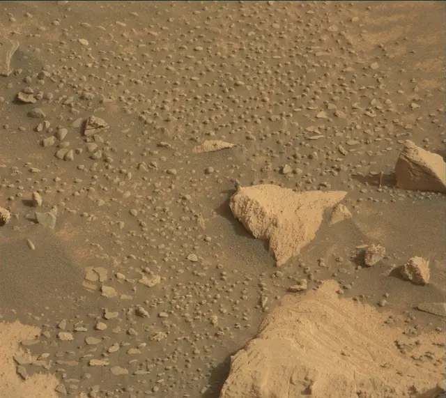Sol 4130: Mast Camera (Mastcam)