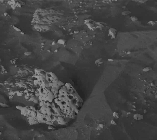 Sol 4223: Mast Camera (Mastcam)