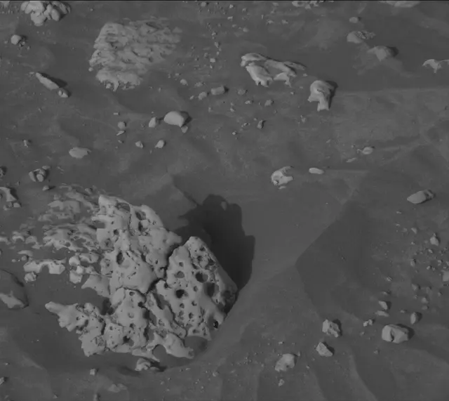 Sol 4223: Mast Camera (Mastcam)