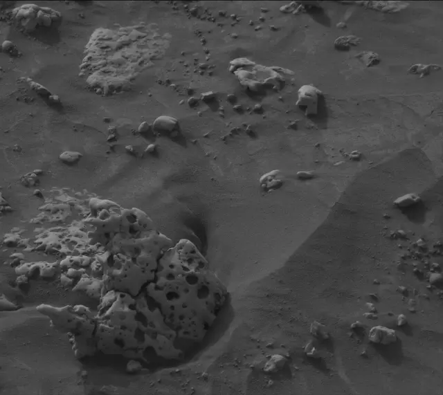 Sol 4223: Mast Camera (Mastcam)