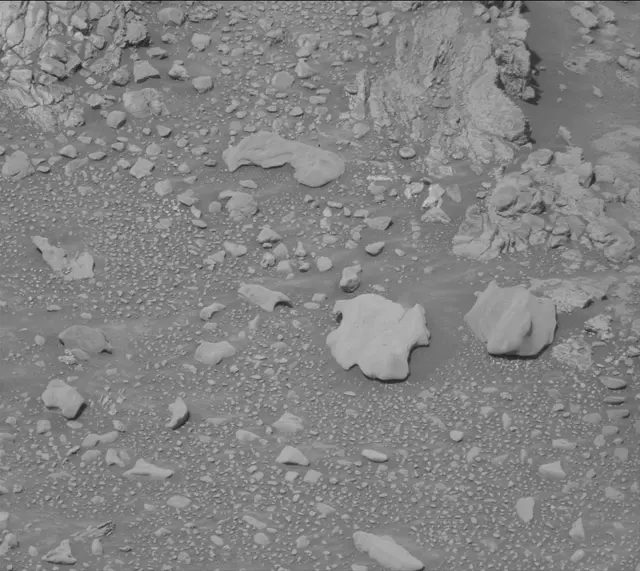 Sol 4251: Mast Camera (Mastcam)