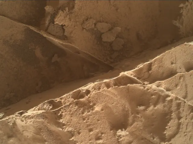 Sol 4372: Mars Hand Lens Imager (MAHLI)