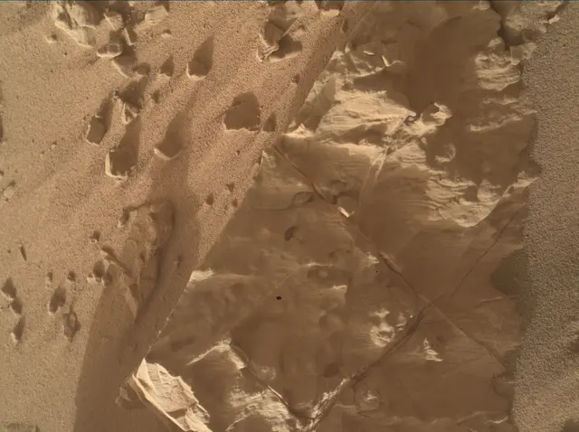 Sol 4679: Mars Hand Lens Imager (MAHLI)