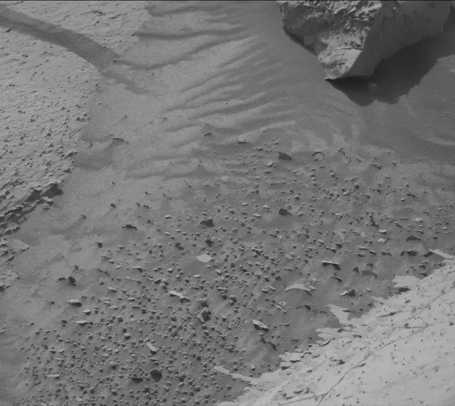 Sol 4976: Mast Camera (Mastcam)