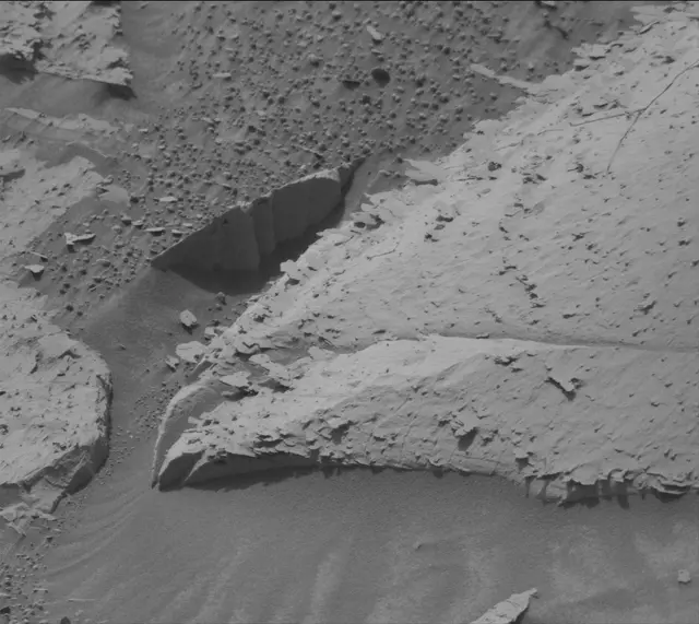 Sol 4976: Mast Camera (Mastcam)