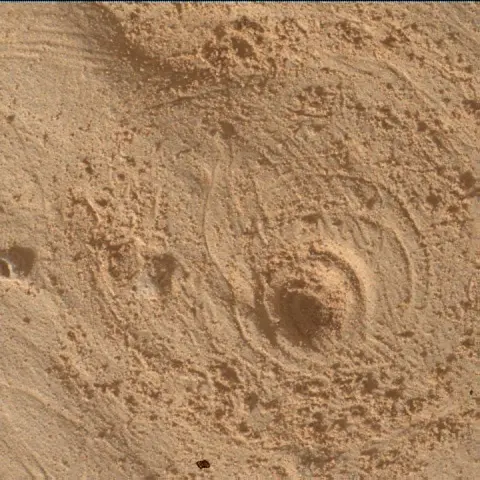 Sol 4976: Mars Hand Lens Imager (MAHLI)