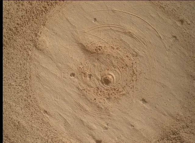 Sol 4976: Mars Hand Lens Imager (MAHLI)