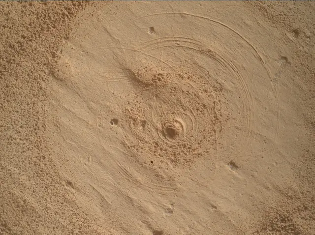 Sol 4976: Mars Hand Lens Imager (MAHLI)